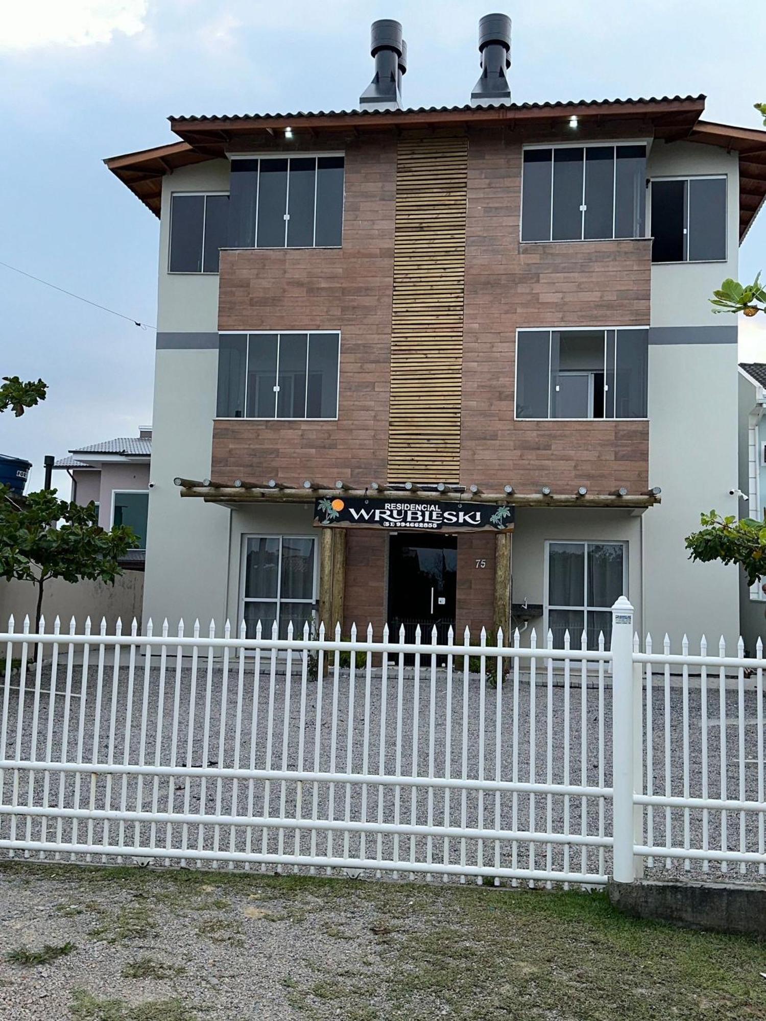 Residencial Wrubleski Sc Pinheira Εξωτερικό φωτογραφία